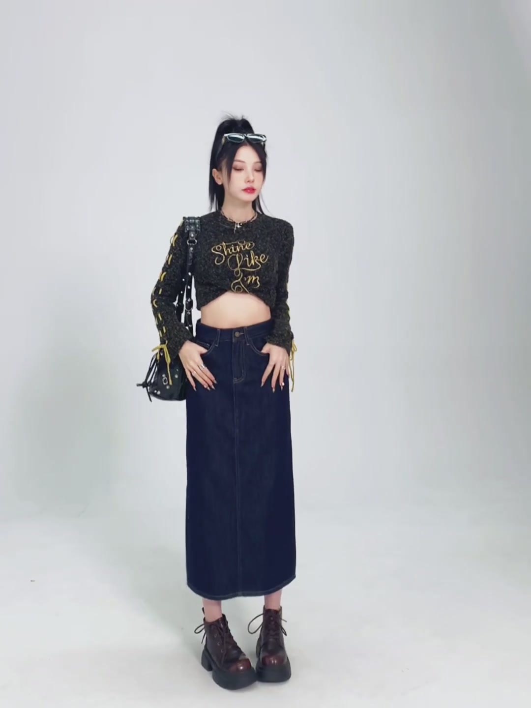 这条丹宁蓝牛仔裙，让我在春天找到了“腰”精的感觉！