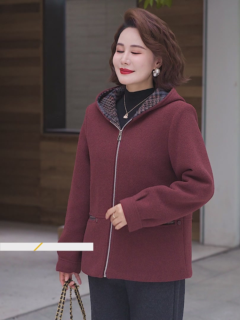 给妈妈买的这件仿水貂绒外套，她穿上后整个人都温柔了！