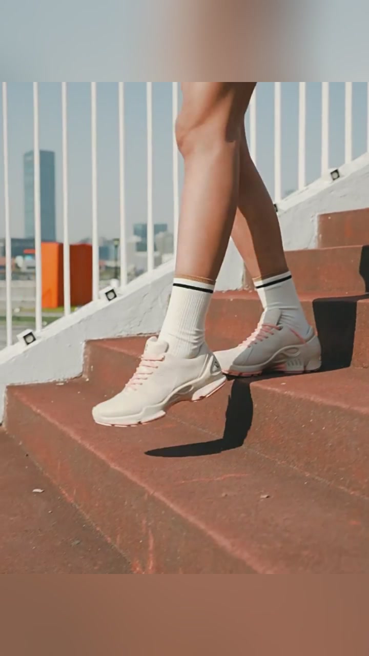 爱步BIOM C健步鞋：户外登山跑鞋女款，3199元值不值？