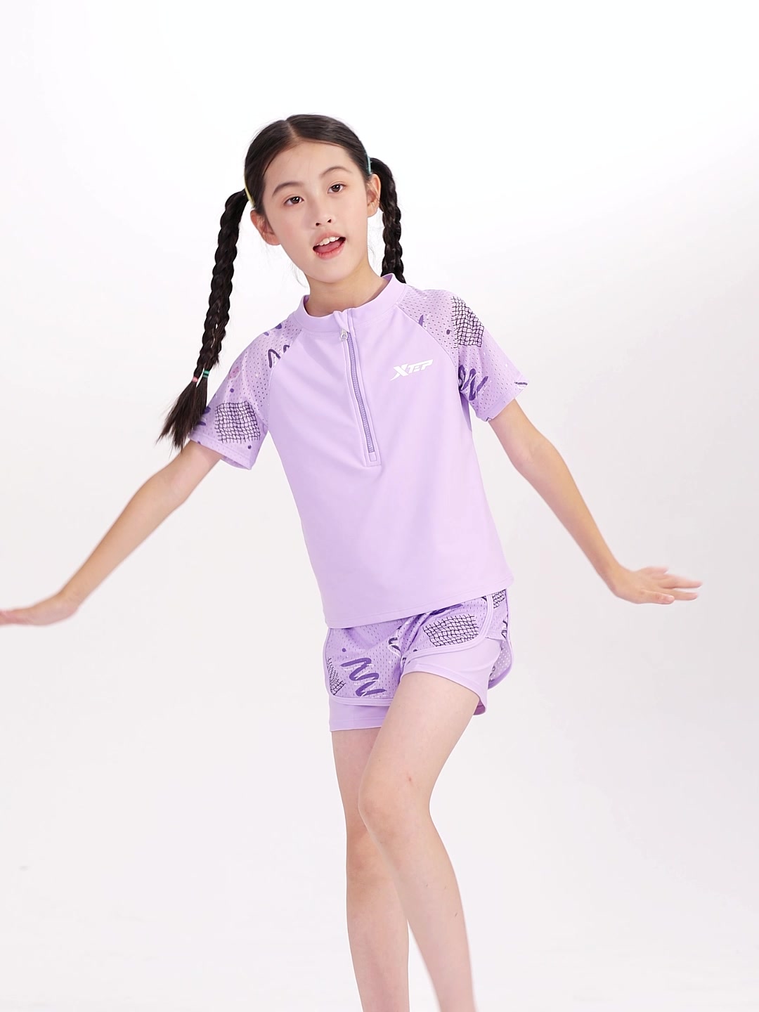 特步儿童泳衣体验：防晒速干两件套，泳池里的“小太阳”