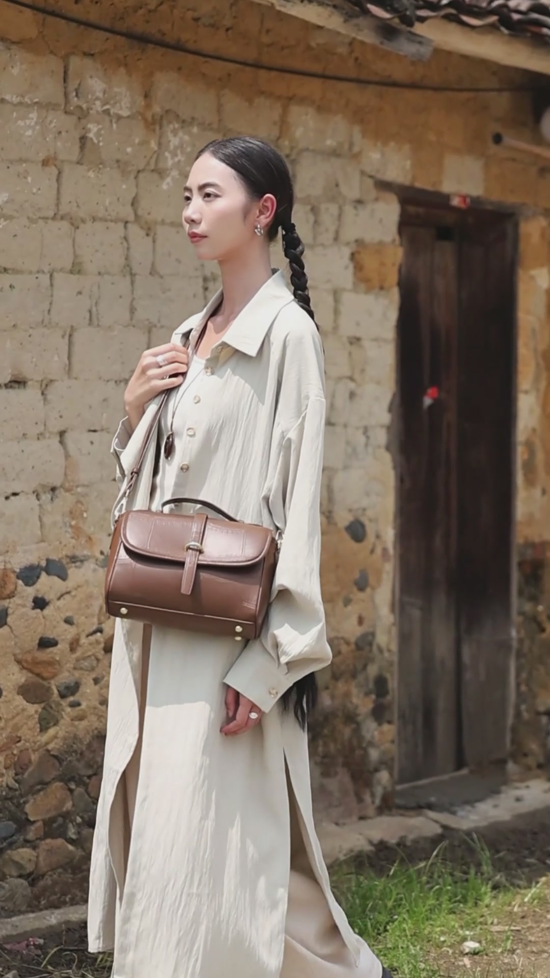 纳兰杜2026邮差包深度测评：真皮妈妈包也能玩转高级感