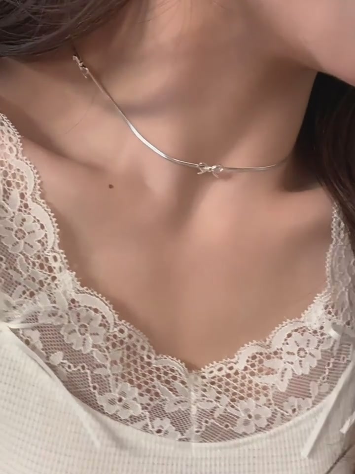 DTOTO蝴蝶结蛇骨链，夏天锁骨上的小心机！