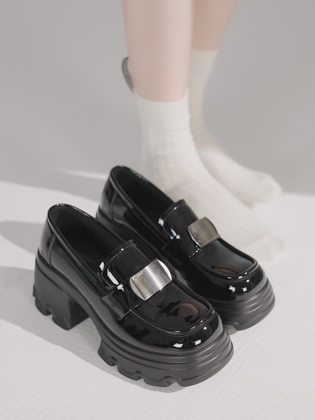 增高7cm的日泰乐福鞋，是通勤神器还是时尚灾难？