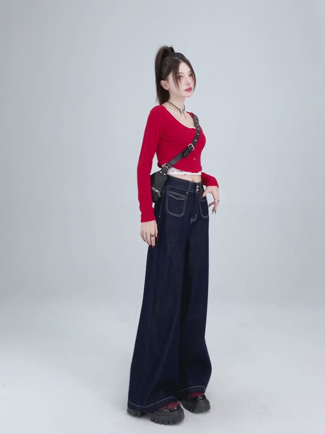 歌谛婕这条牛仔裤真的绝了！高腰排扣设计感满分，显瘦效果太顶了！