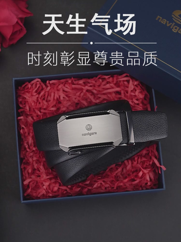 元气牛仔外套：童趣与时尚的抽象碰撞