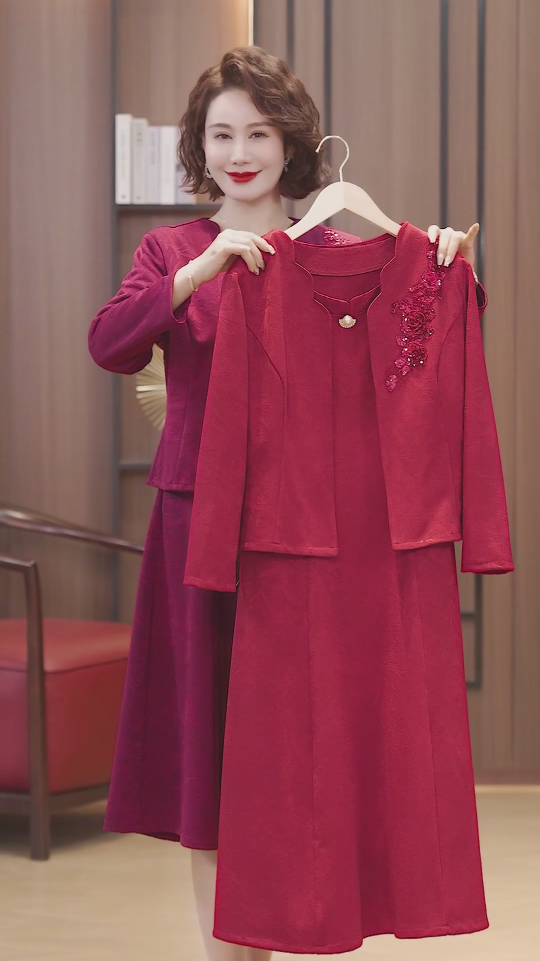 妈妈秒变贵妇！这款婚宴装让我妈在婚礼上直接封神