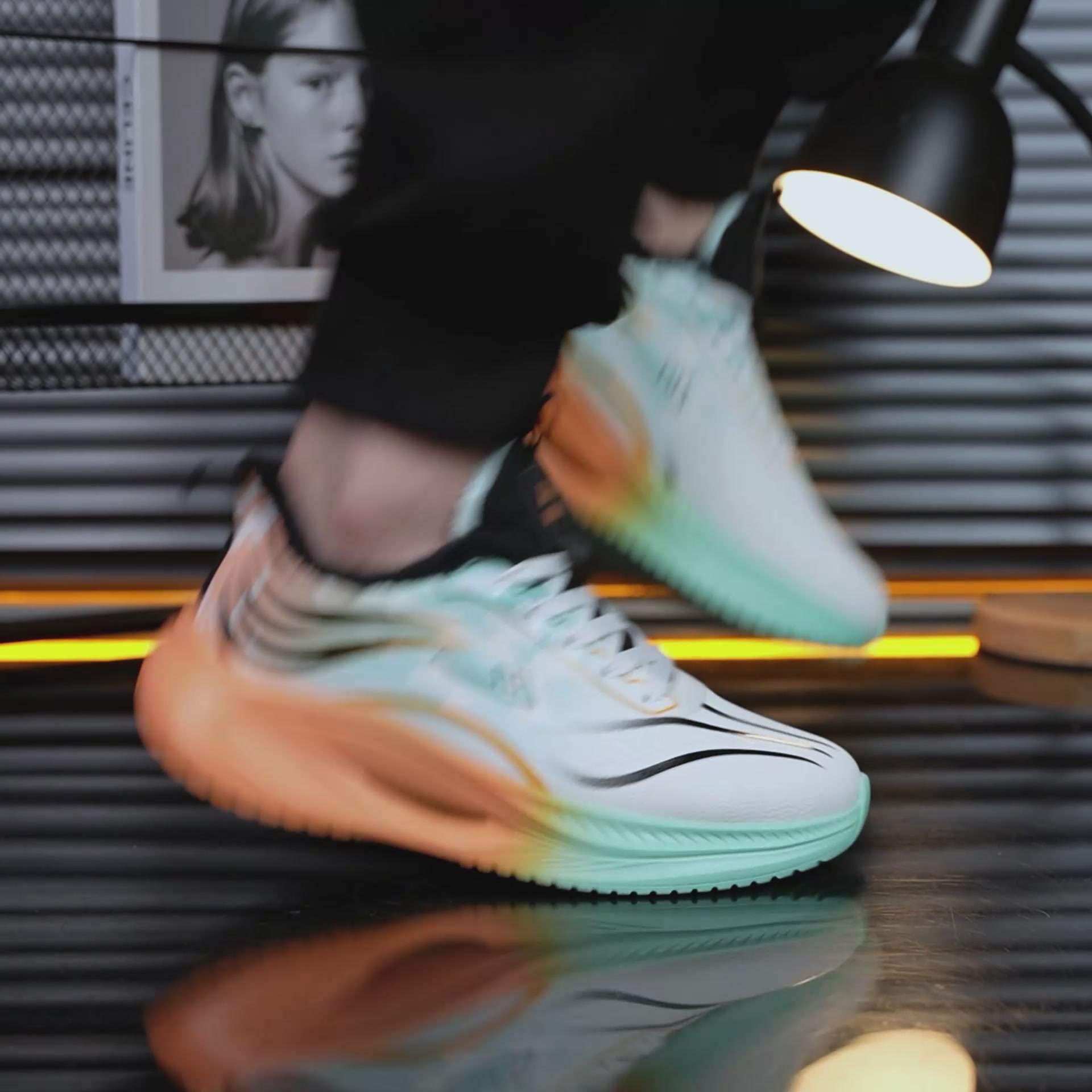 回力加绒运动鞋：冬天里的“暖脚神器”，但真的适合跑步吗？