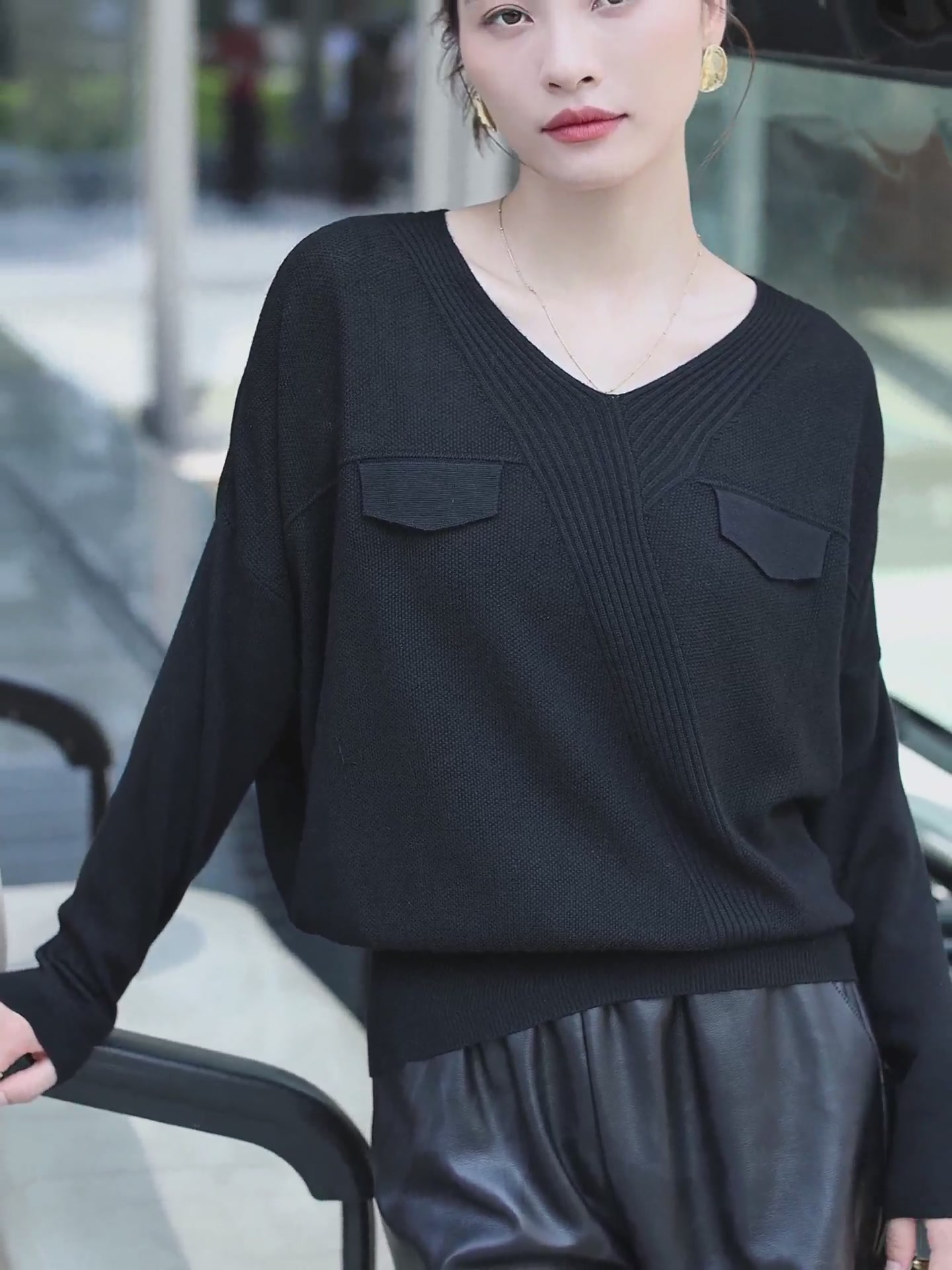 鲜诺慵懒风V领毛衣：990元买来的松弛感，值吗？