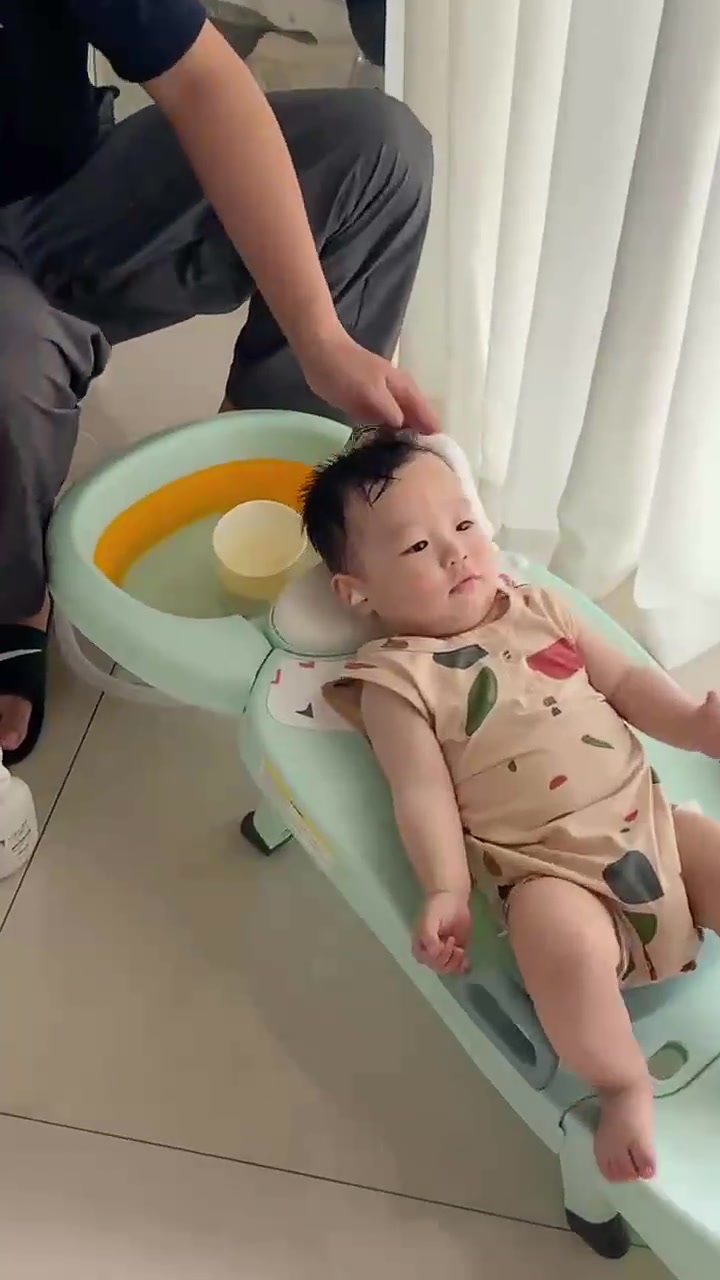 世纪宝贝儿童洗头躺椅：解放老腰的神器，但别指望它能用一辈子