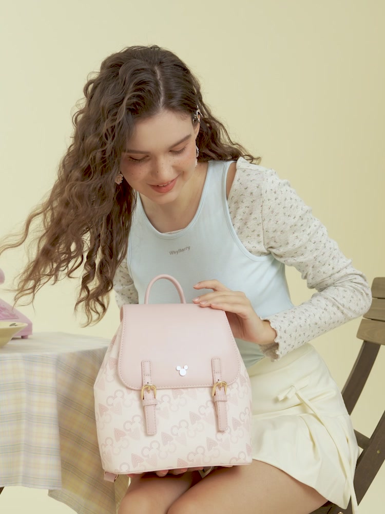 迪士尼米奇双肩包：轻便与童趣的完美结合，我的日常出行新宠