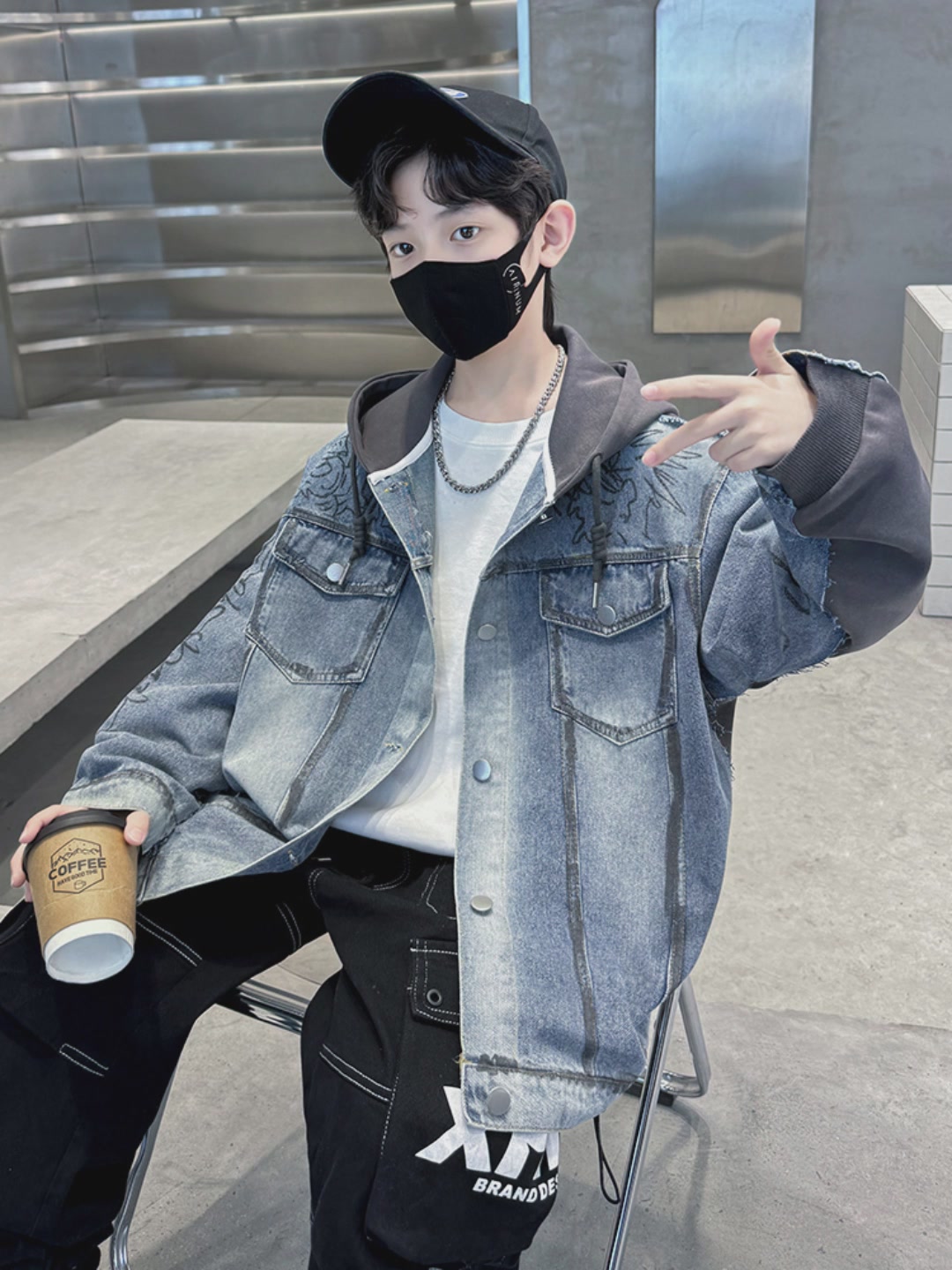 双面呢大衣的文艺与温度：一次剪标款的谦和自信之旅