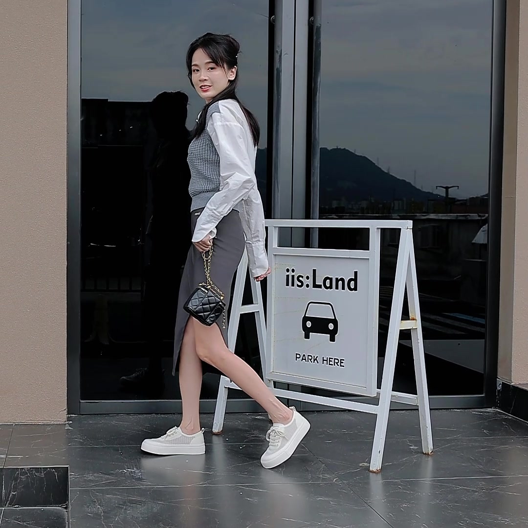 达芙妮厚底小白鞋：夏日百搭神器，透气软底舒适到飞起！