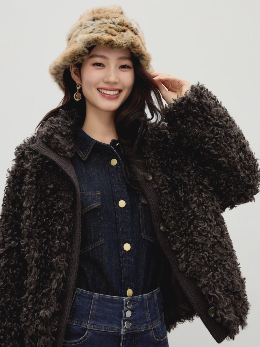 秋水伊人这件仿皮草外套，穿出万元质感还是廉价感？