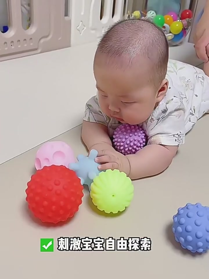 新手妈妈必看！这款婴儿感知球让宝宝爱不释手，解放双手的神器！