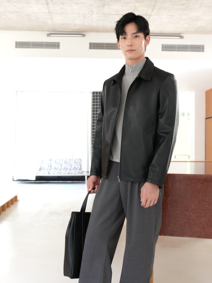 兽王皮衣：商务与休闲的完美融合，翻领绵羊皮的优雅体验