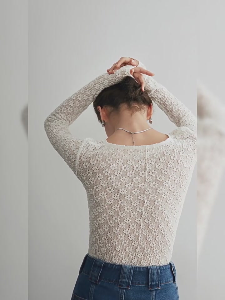 梦幻微透，镂空立体花朵，长绒棉混纺轻盈蕾丝船领长袖弹力长袖T恤