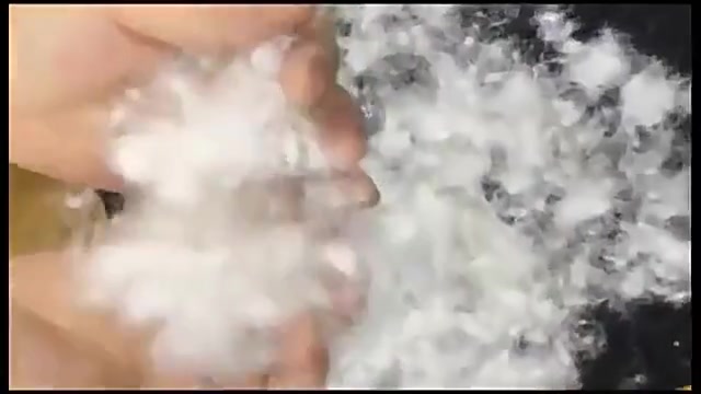 谜秀桃皮绒衬衫：双层领设计，是慵懒通勤还是“翻车”现场？