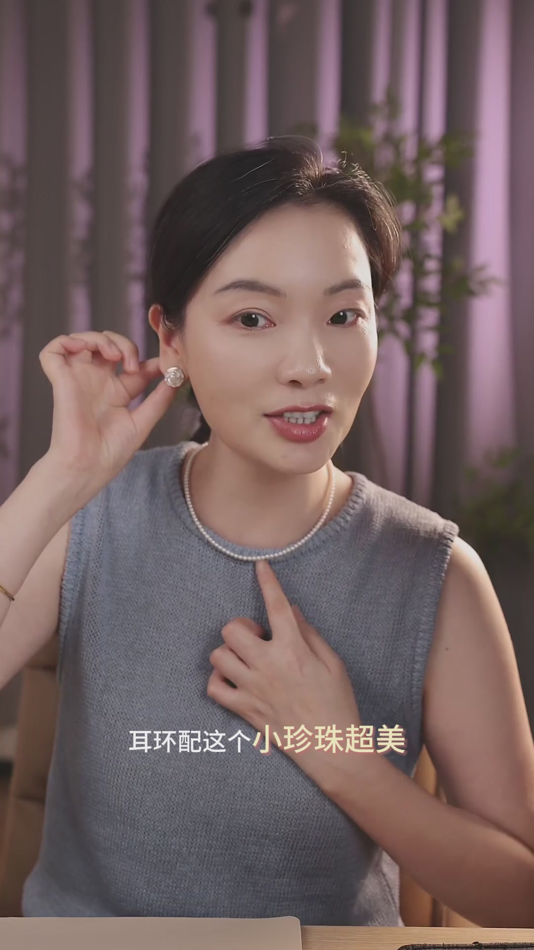 独处时光的优雅点缀 | 佰色传情山茶花珍珠耳钉