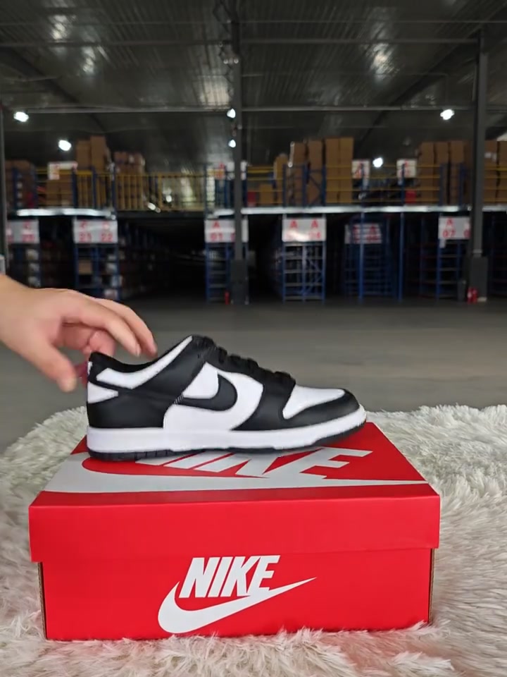 耐克熊猫DUNK开箱！鞋盒破损但鞋子绝了😭