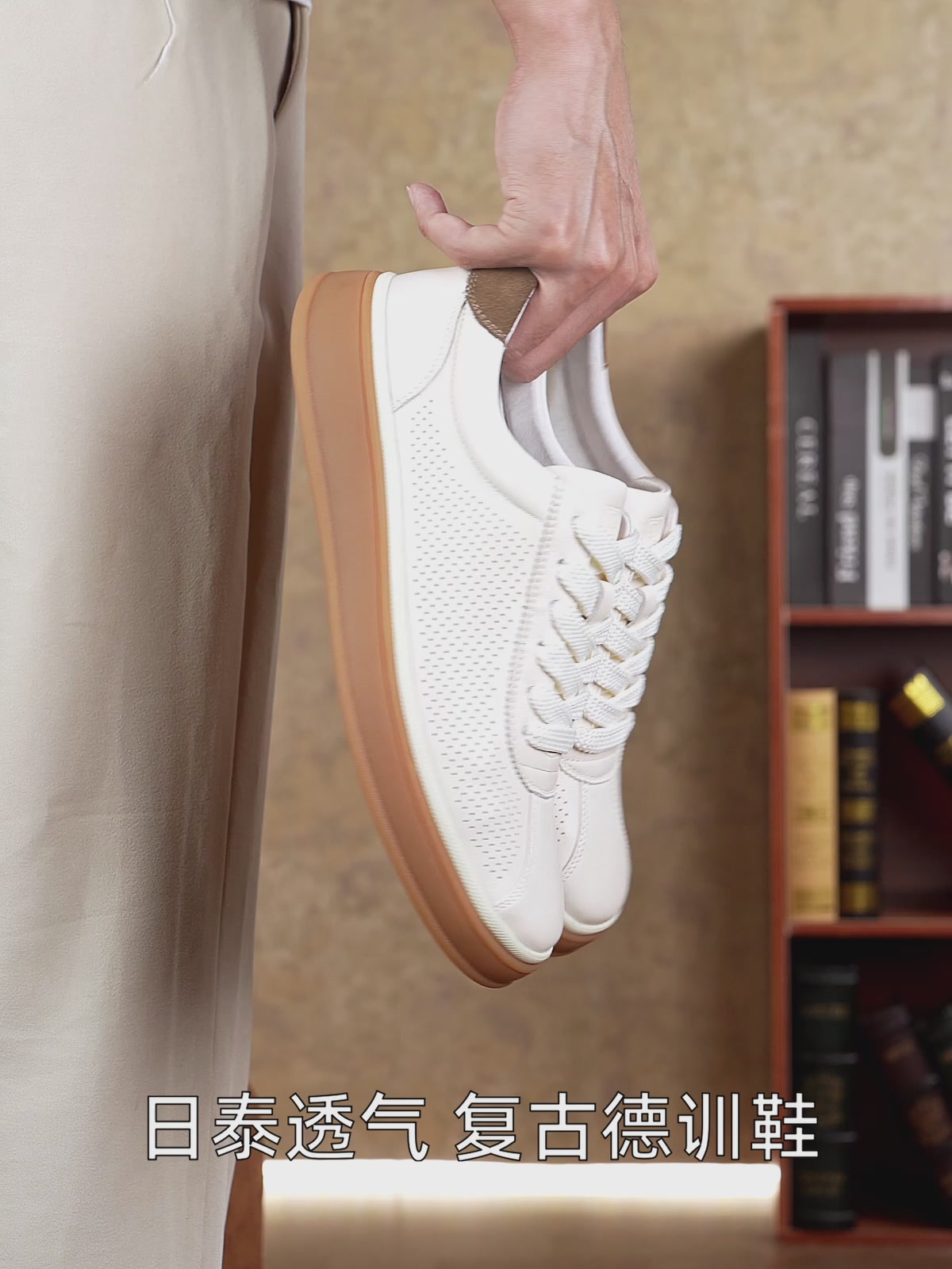 一件衬衫的“显白魔法”：晚白ONEBUYE春季新宠，韩系蓝衬衫的舒适与减龄之旅