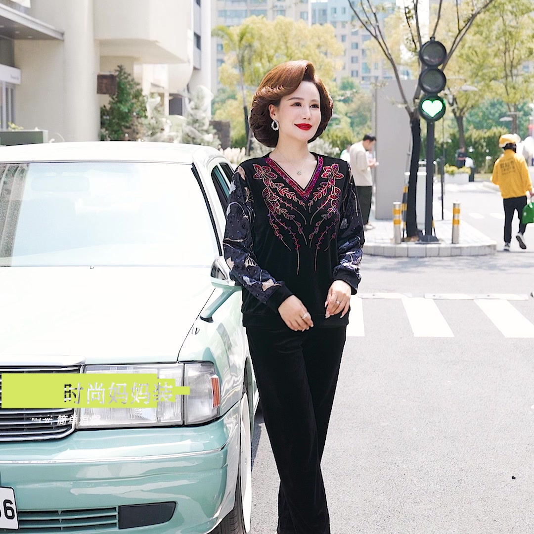 金丝绒里的温柔革命：胖妈妈也能穿出女王范儿