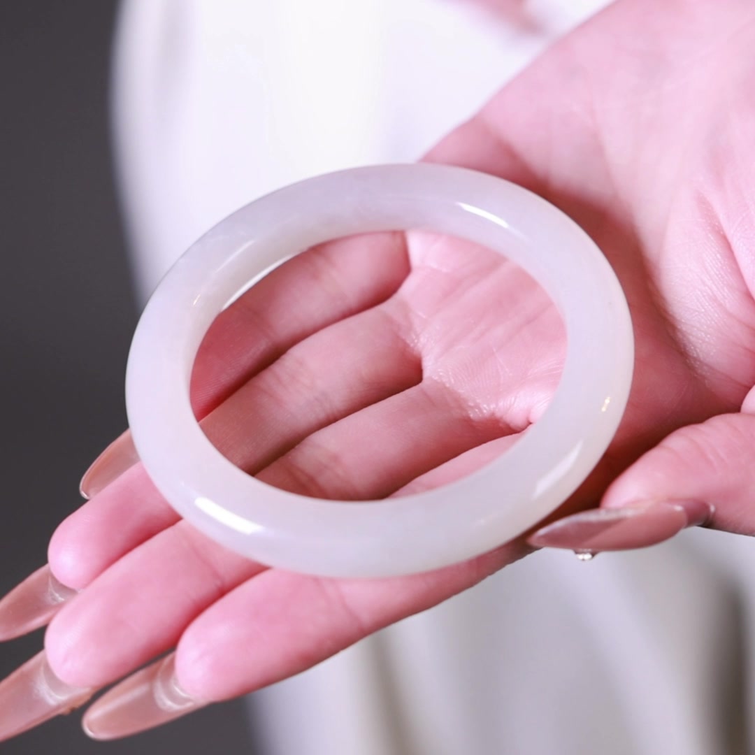 和田玉镯子开箱！3732元买到的不仅是平安，还有这份温润如玉的体验