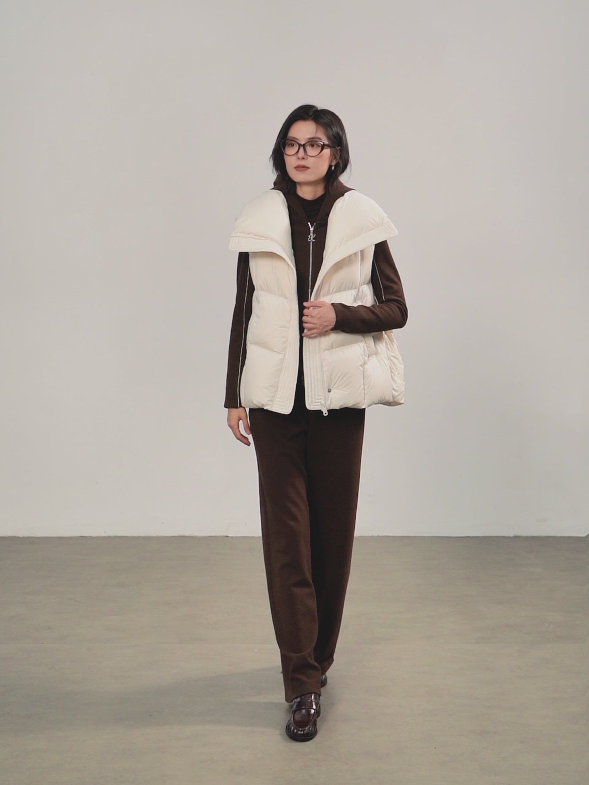 佧茜文泡芙羽绒马甲：冬日里的轻盈守护，社交达人的保暖秘籍