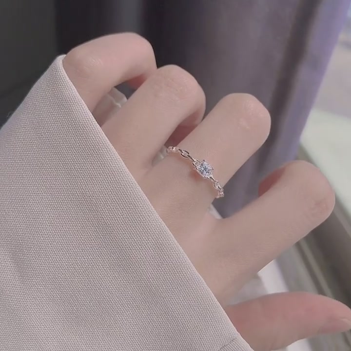 DTOTO小方钻戒指：轻奢链条下的文艺心跳