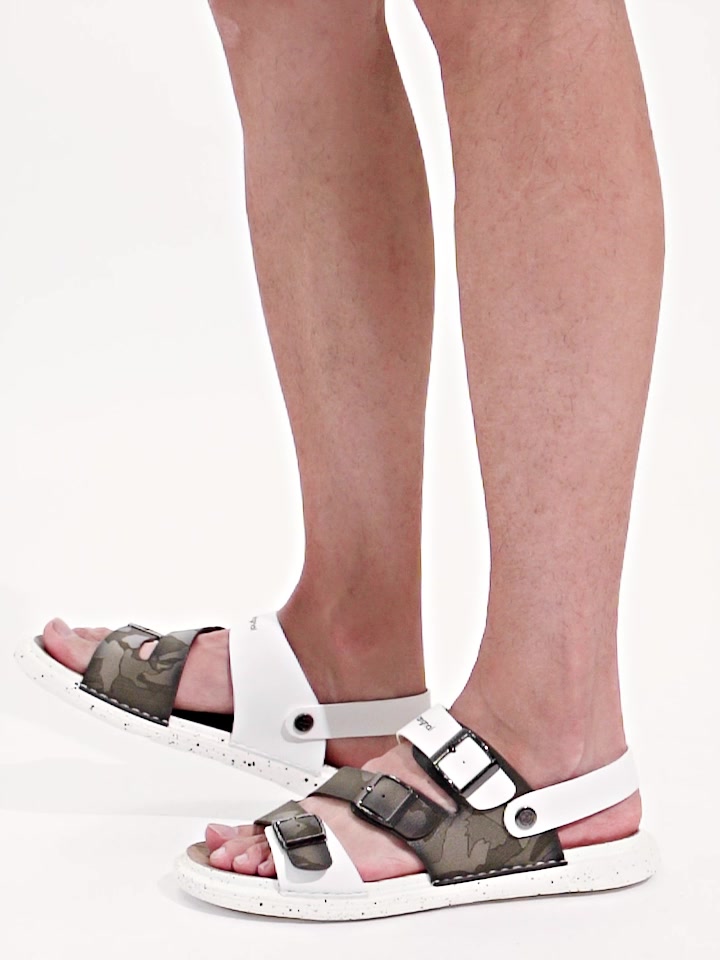 夏日型男必备！康奈凉鞋让我秒变沙滩焦点🏖️