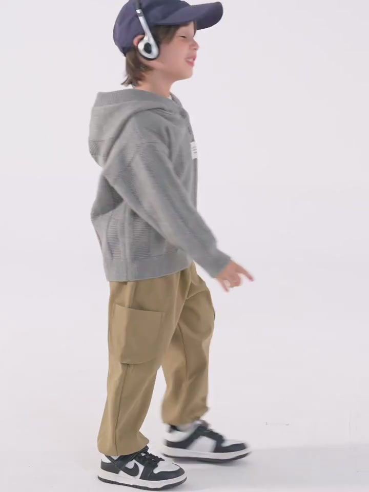 冬天也要潮！嘟嘟家工装裤让宝宝秒变街头小酷盖👖