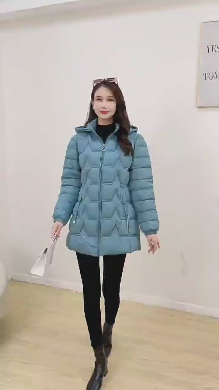 九年储的轻薄棉衣，是冬日里的温柔铠甲还是时尚陷阱？