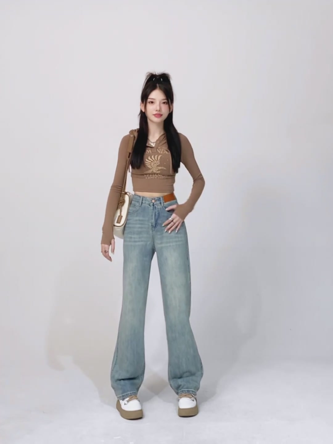 K家新款复古牛仔裤：腰牌设计感拉满，显瘦垂感直筒裤实测分享