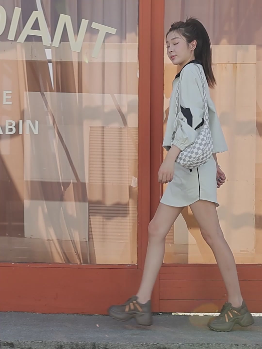 达芙妮老爹鞋：小个子的增高神器还是时尚灾难？