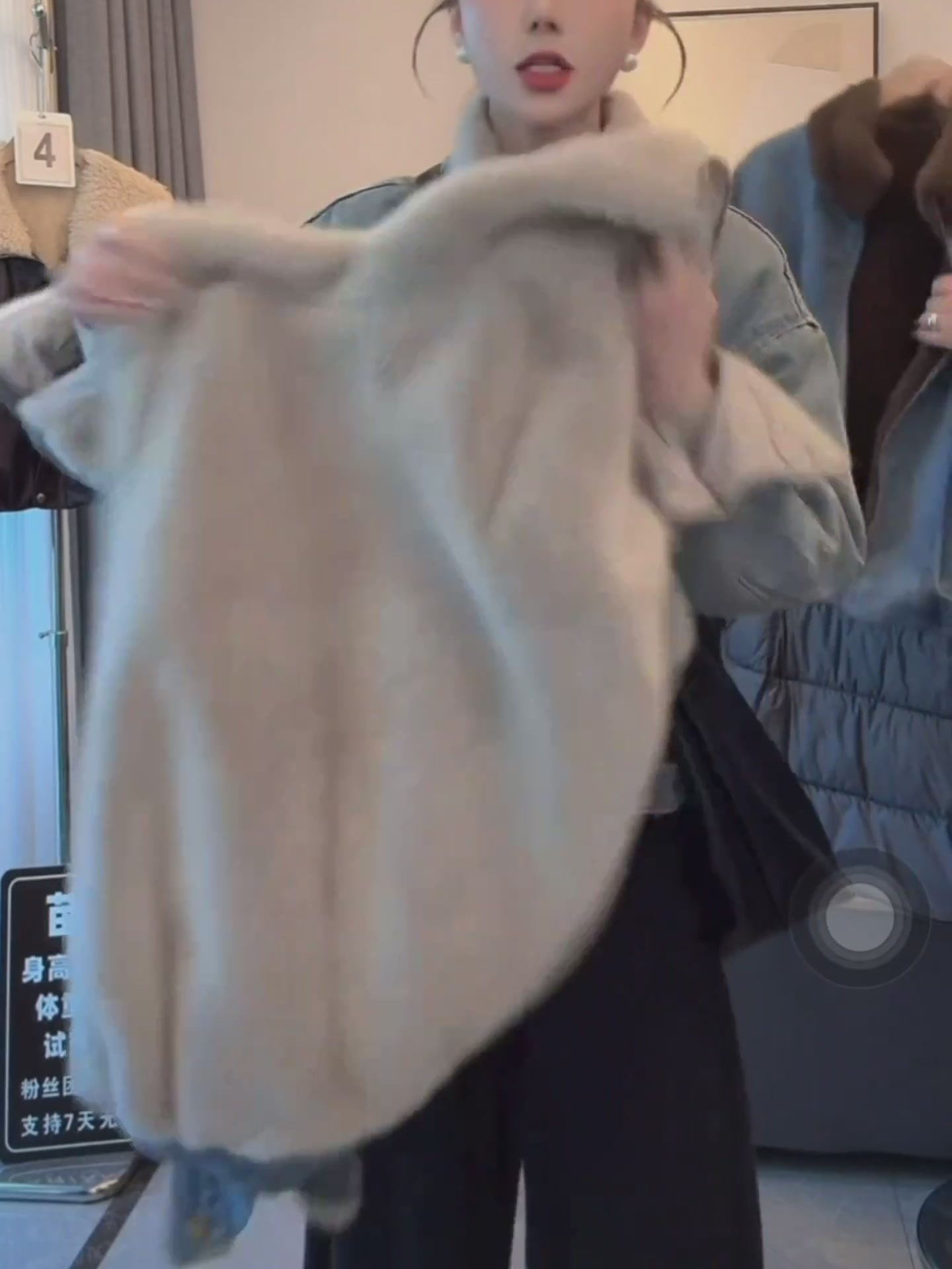 赢夫人这件拼接棉服太绝了！冬天也能穿出牛仔酷感💥