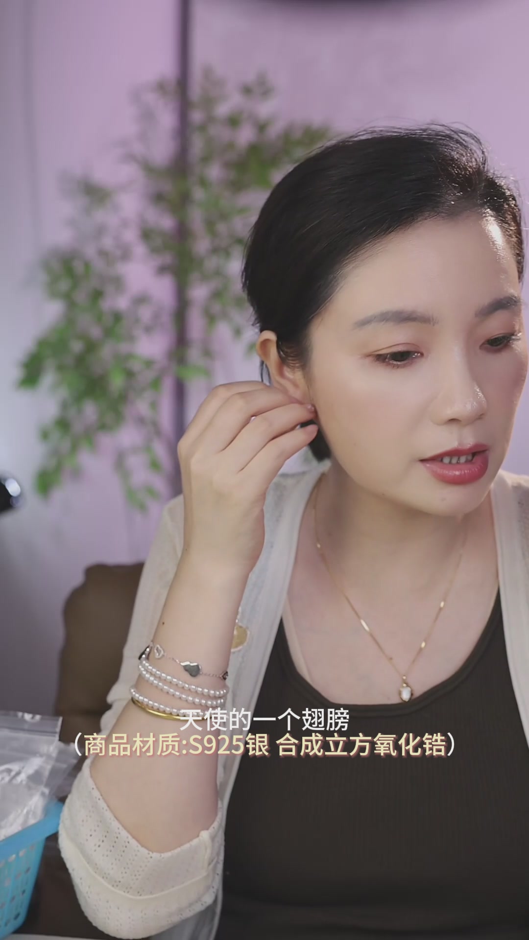佰色传情爱心耳钉：磨砂质感下的轻奢小心机，送礼自戴两相宜！