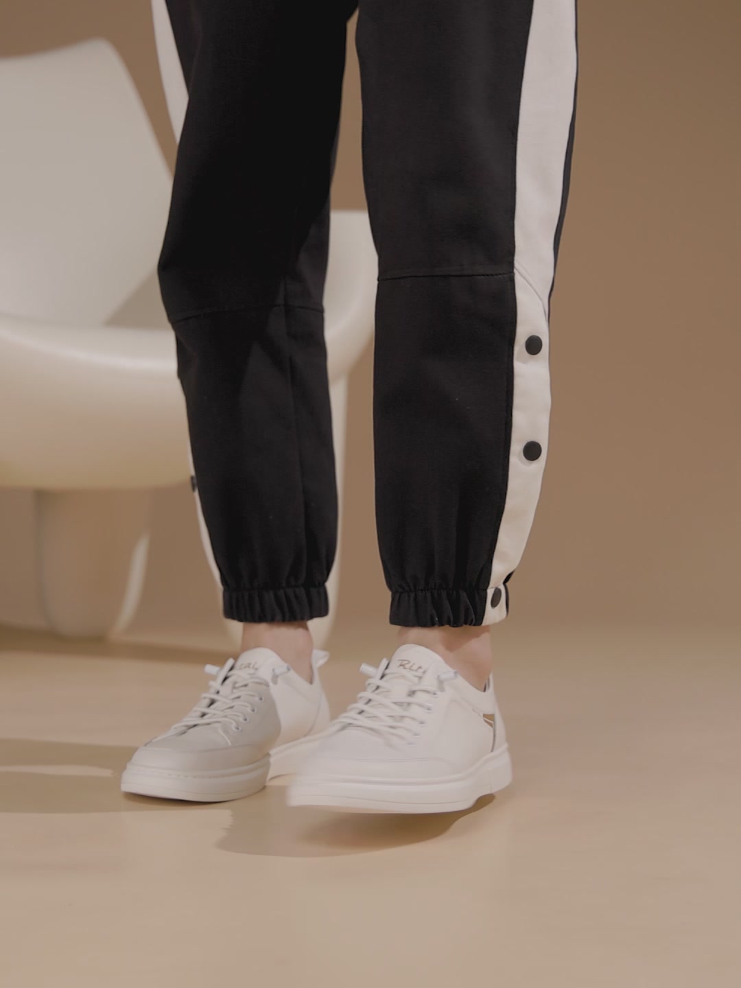 花千元买双小白鞋？日泰这双头层牛皮板鞋到底值不值？