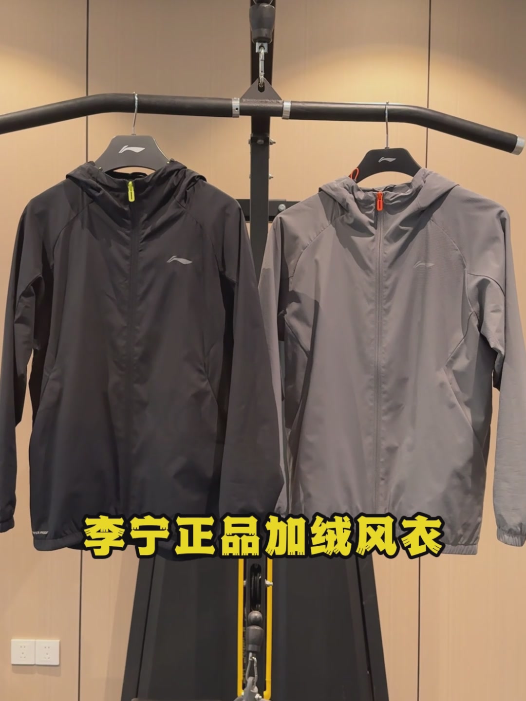 李宁这件运动风衣，399元值不值？我穿了半个月，说说真实感受