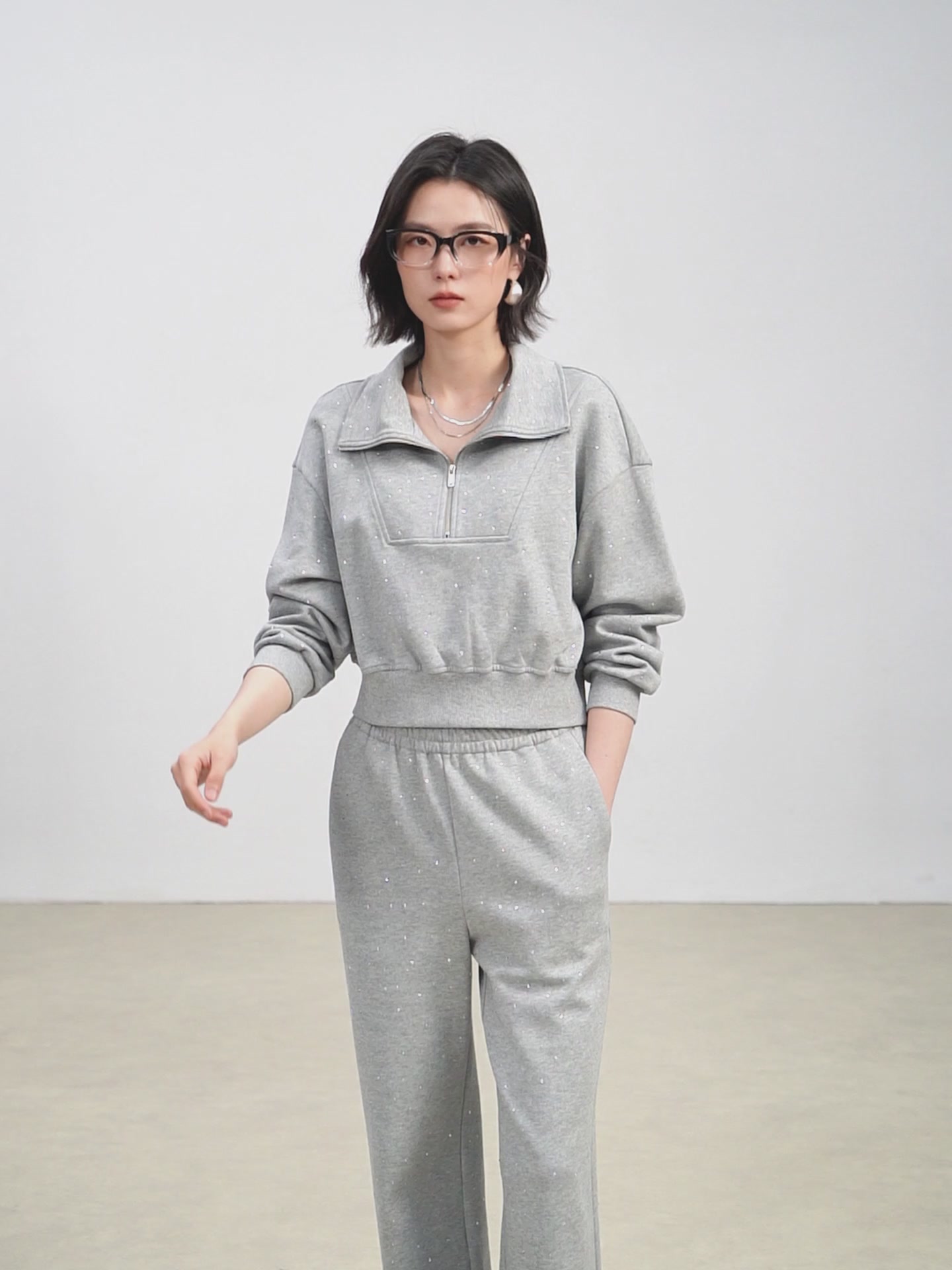 佧茜文烫钻卫衣测评：千元价位，到底值不值得冲？