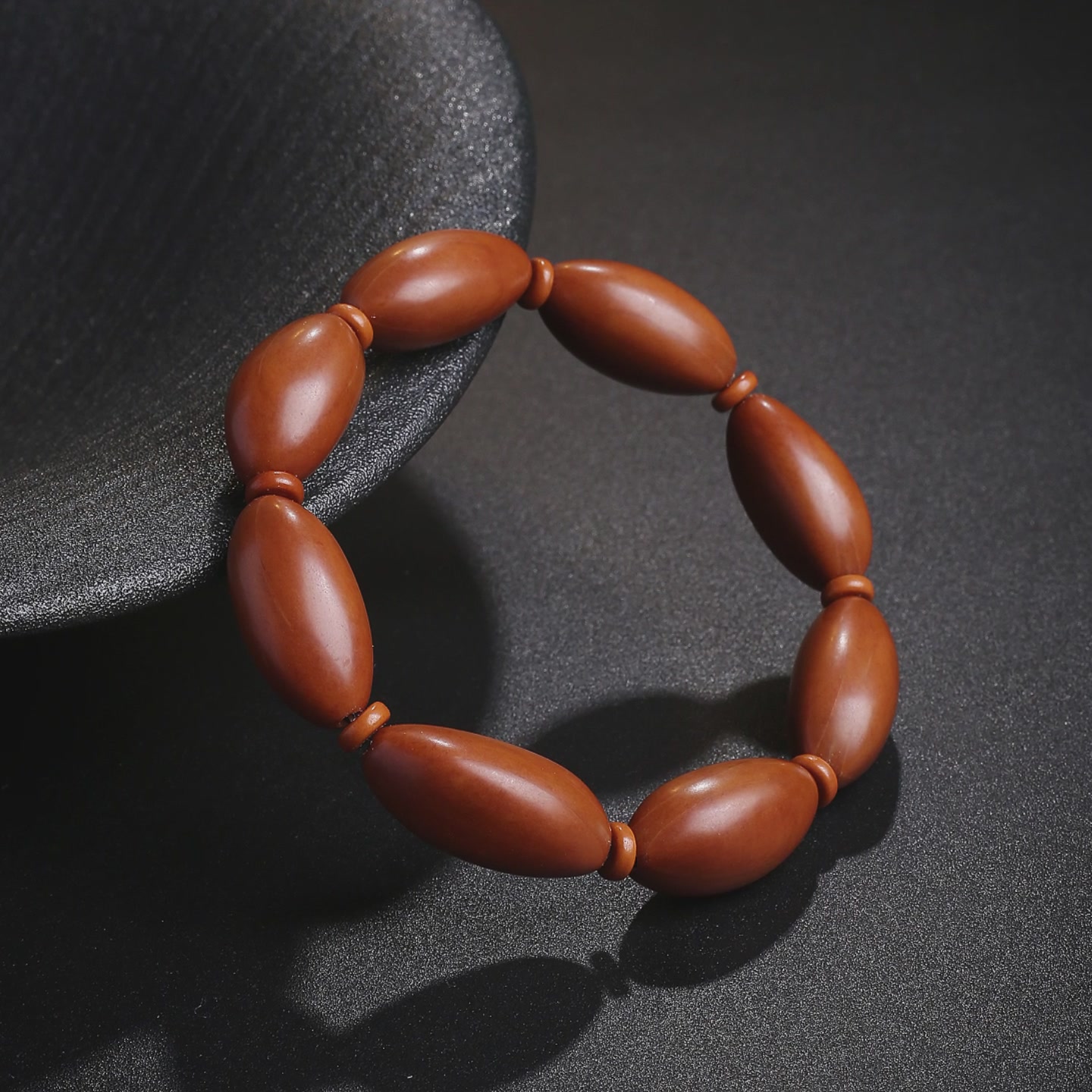 印象眸橄榄核手串：百元档的“佛系”小确幸，值不值？