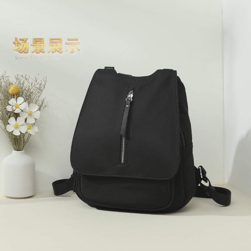 鳄鱼恤双肩包：轻便与时尚的完美结合，但价格真的值吗？