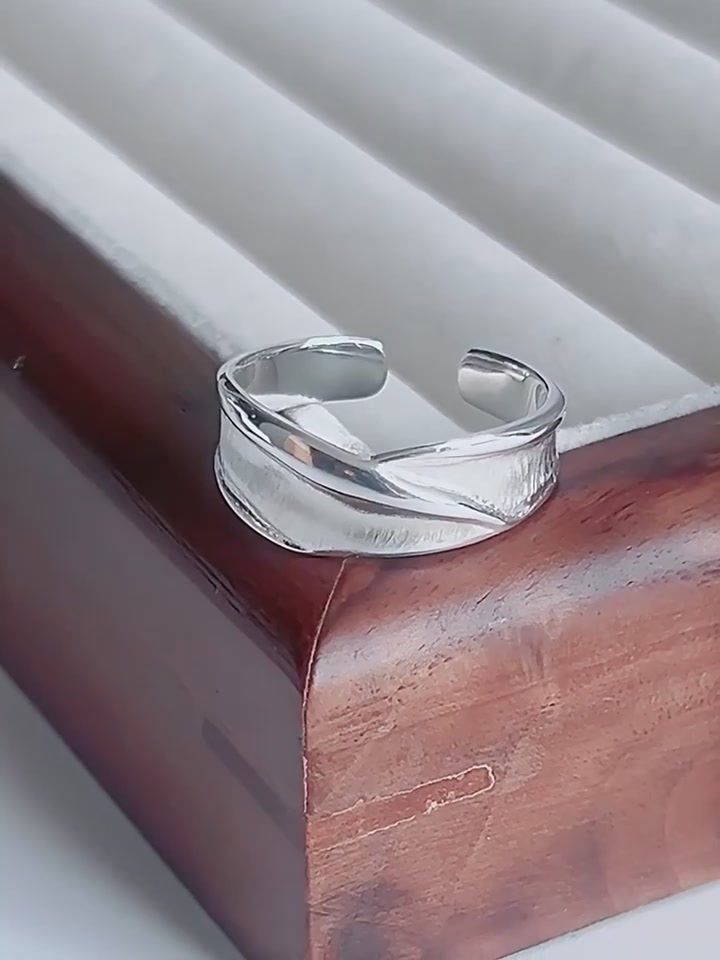 ✨莫比乌斯环的哲学，藏在DTOTO的银戒里