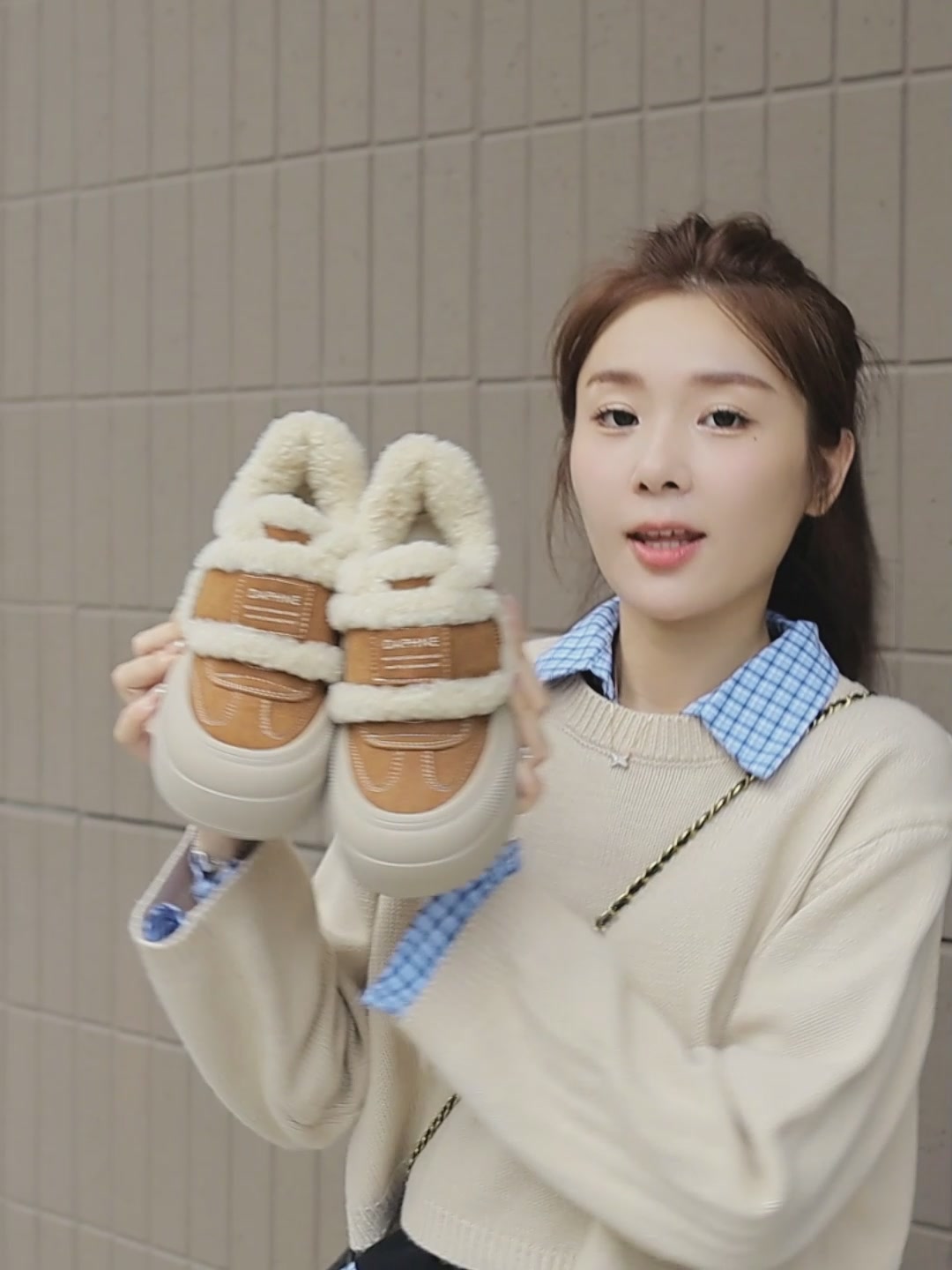 达芙妮厚底毛毛鞋：冬季里的温暖小确幸，踩在云端的感觉你懂吗？