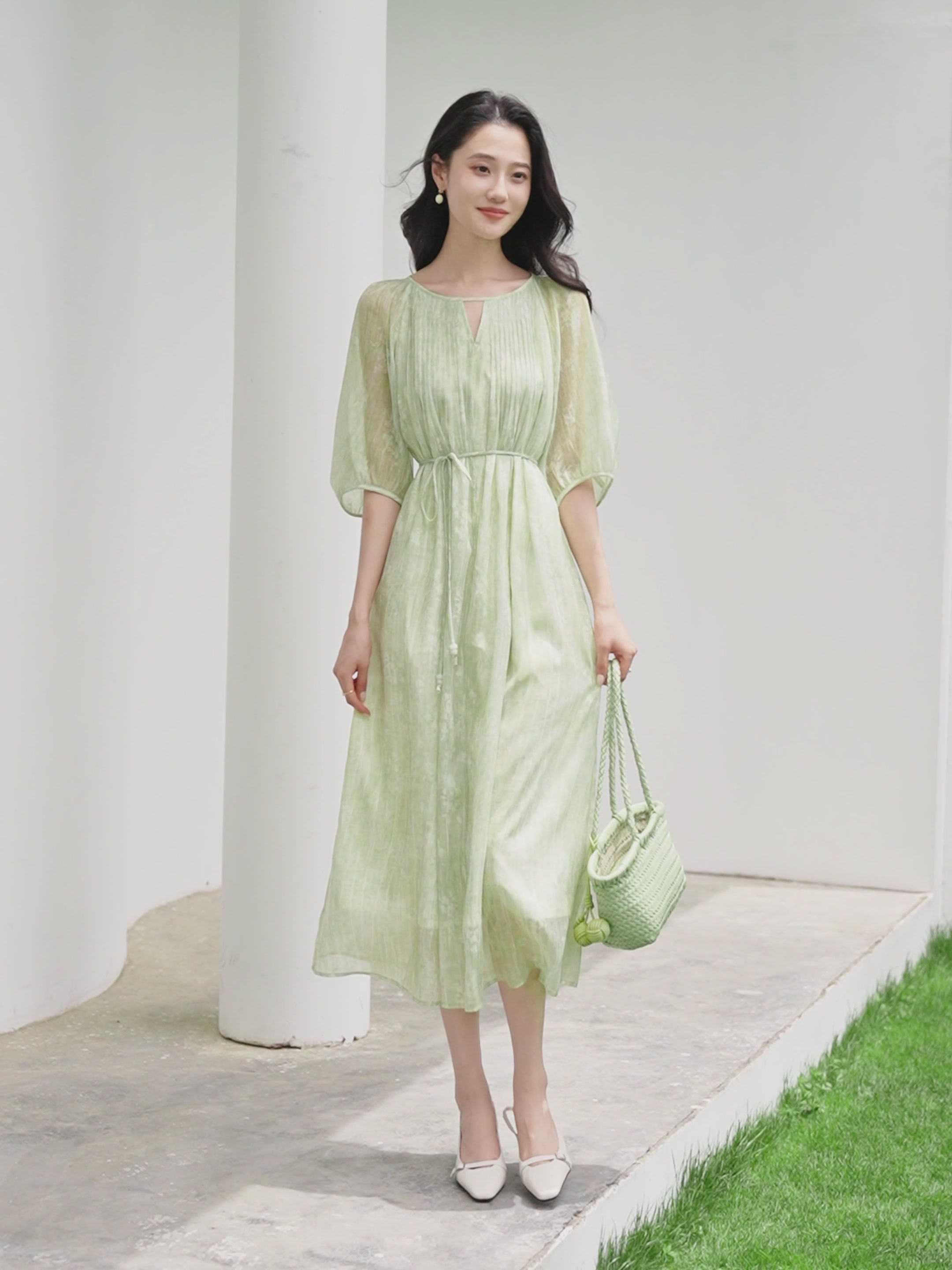 香影这条印花连衣裙，通勤穿真的绝了！