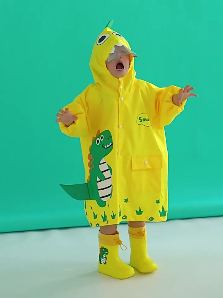 恐龙雨衣太可爱啦！幼儿园小朋友雨天必备，萌翻整个校园🦕