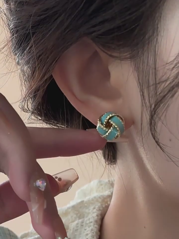 2026年新款BAZAAR蓝色同心结耳钉，轻奢高级感拉满，小众百搭减龄神器！