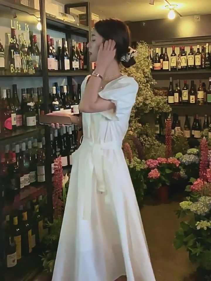 甜小二这条法式连衣裙，让我在夏天找到了“懒人优雅”的终极答案！