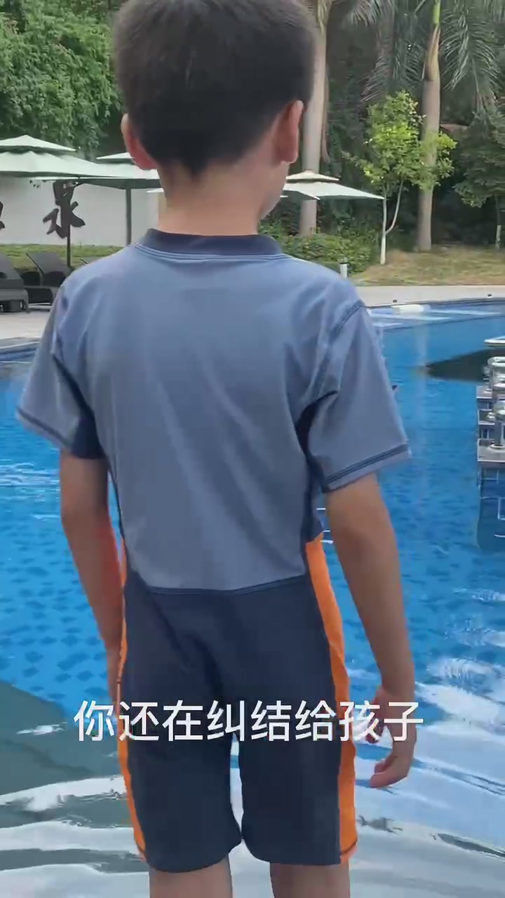 特步儿童连体泳衣，男宝游泳训练必备！速干又时尚，妈妈们快来看！