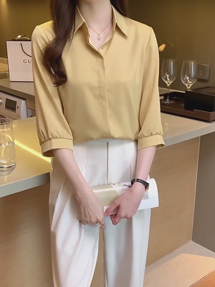 一件白衬衫的“免烫”哲学:当自律遇见自嘲,我的通勤衣橱终于安定了