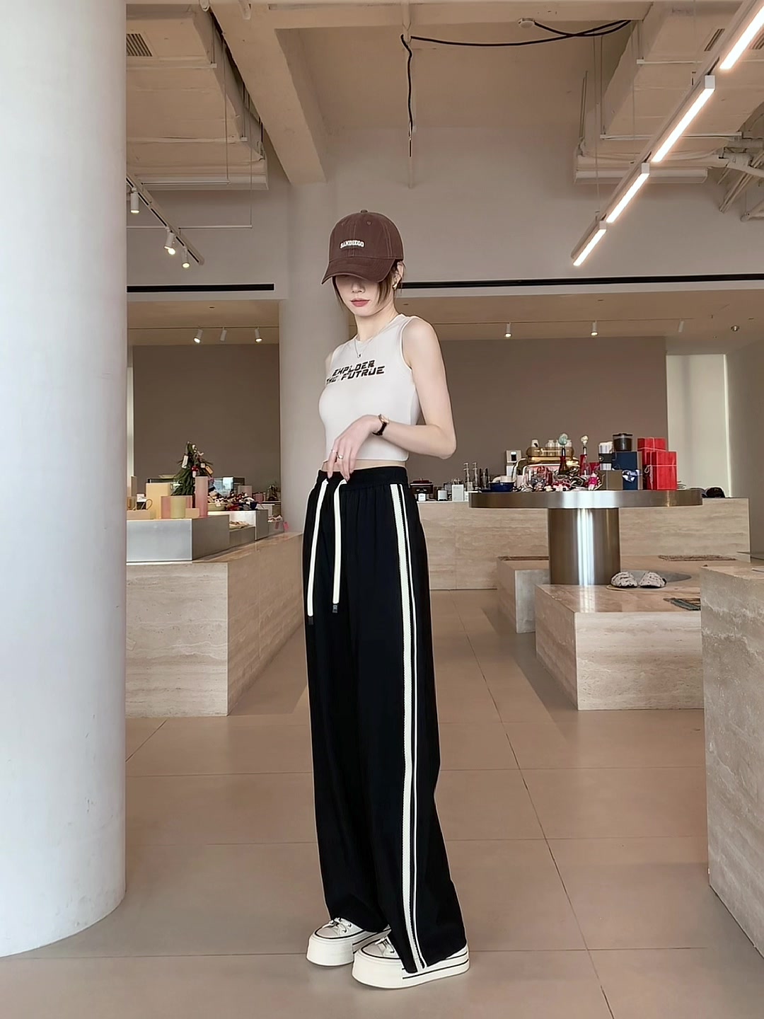 今芙侧边条速干冰丝运动直筒裤：学生党夏日运动穿搭新宠，实测优缺点大揭秘！