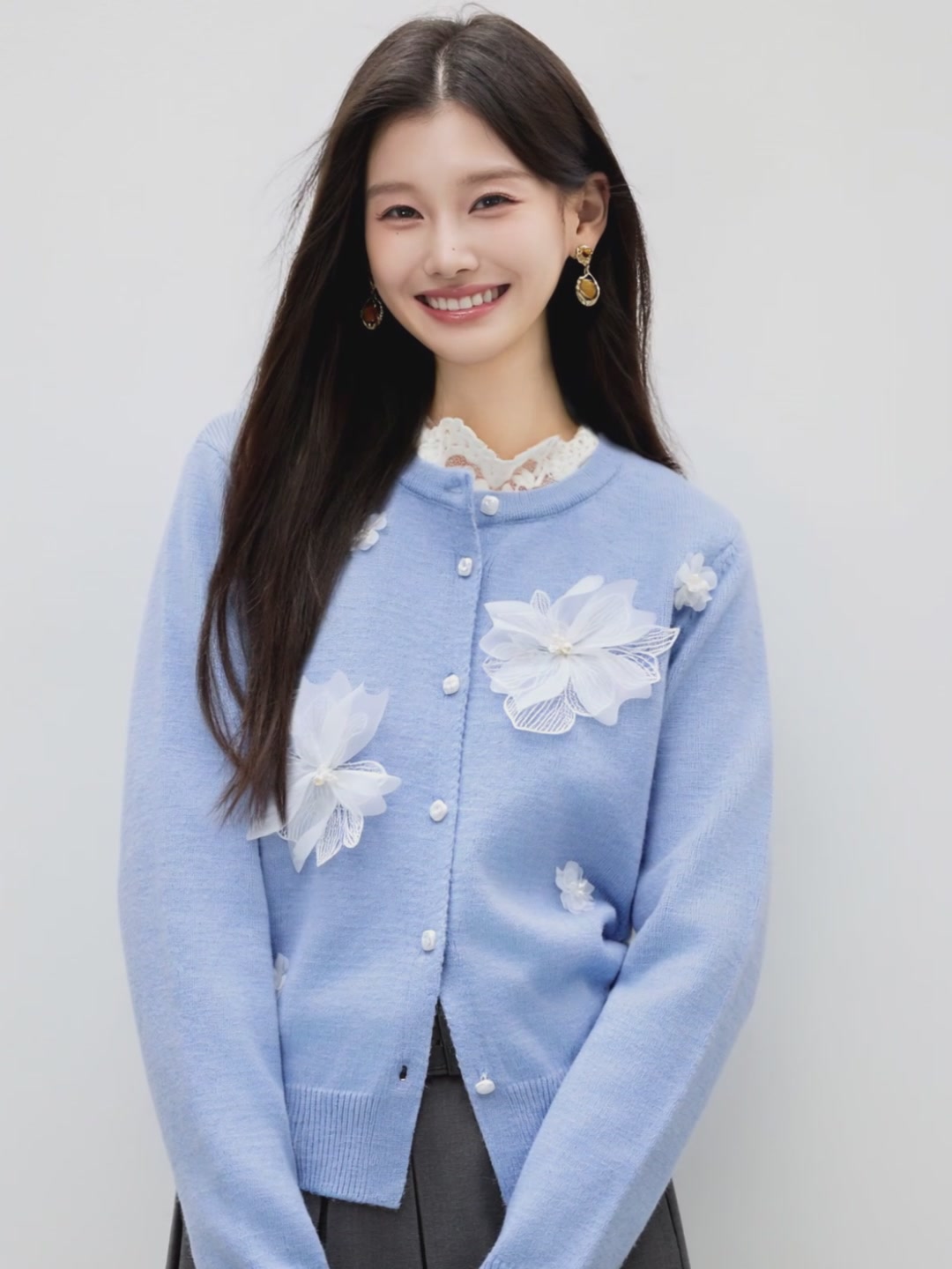 秋水伊人这件针织开衫，让我重新理解了“简约”与“立体”的完美结合